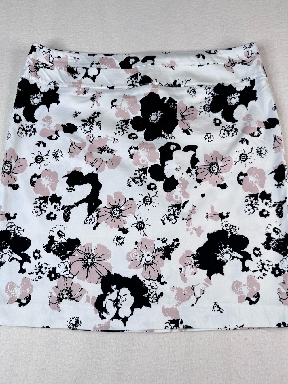 Donna Ricco White Mini Skirt with Black & Blush Floral Print